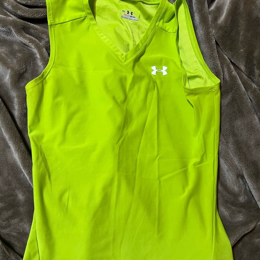 Under Armour top